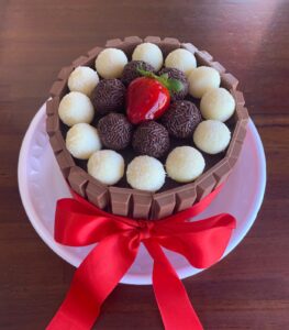 KITKAT ( brigadeiro com morango)